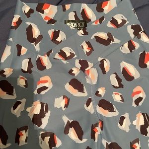 Beach riot leggings with crisscross waistband size Medium